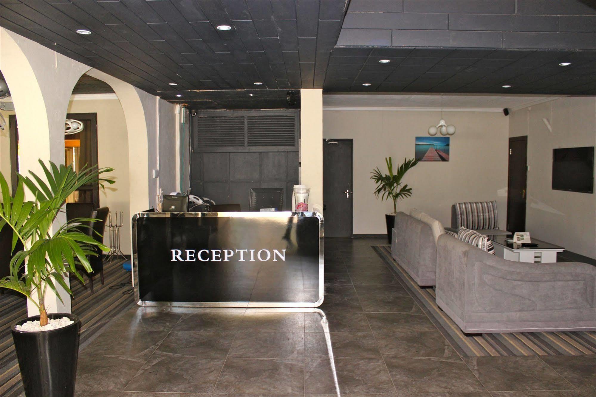 West Palm Inn Flic-en-Flacq エクステリア 写真