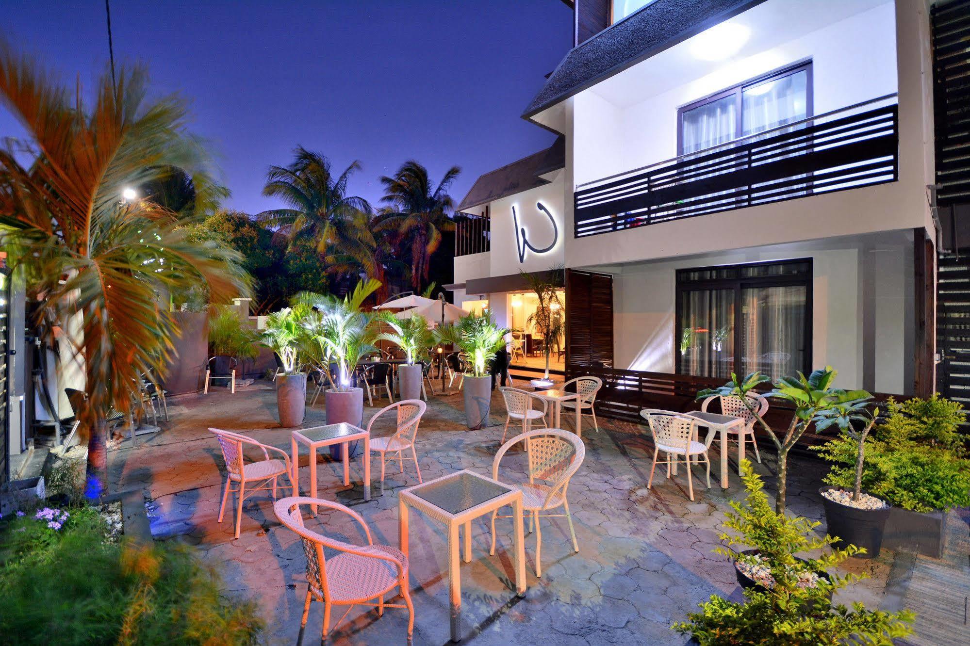 West Palm Inn Flic-en-Flacq エクステリア 写真