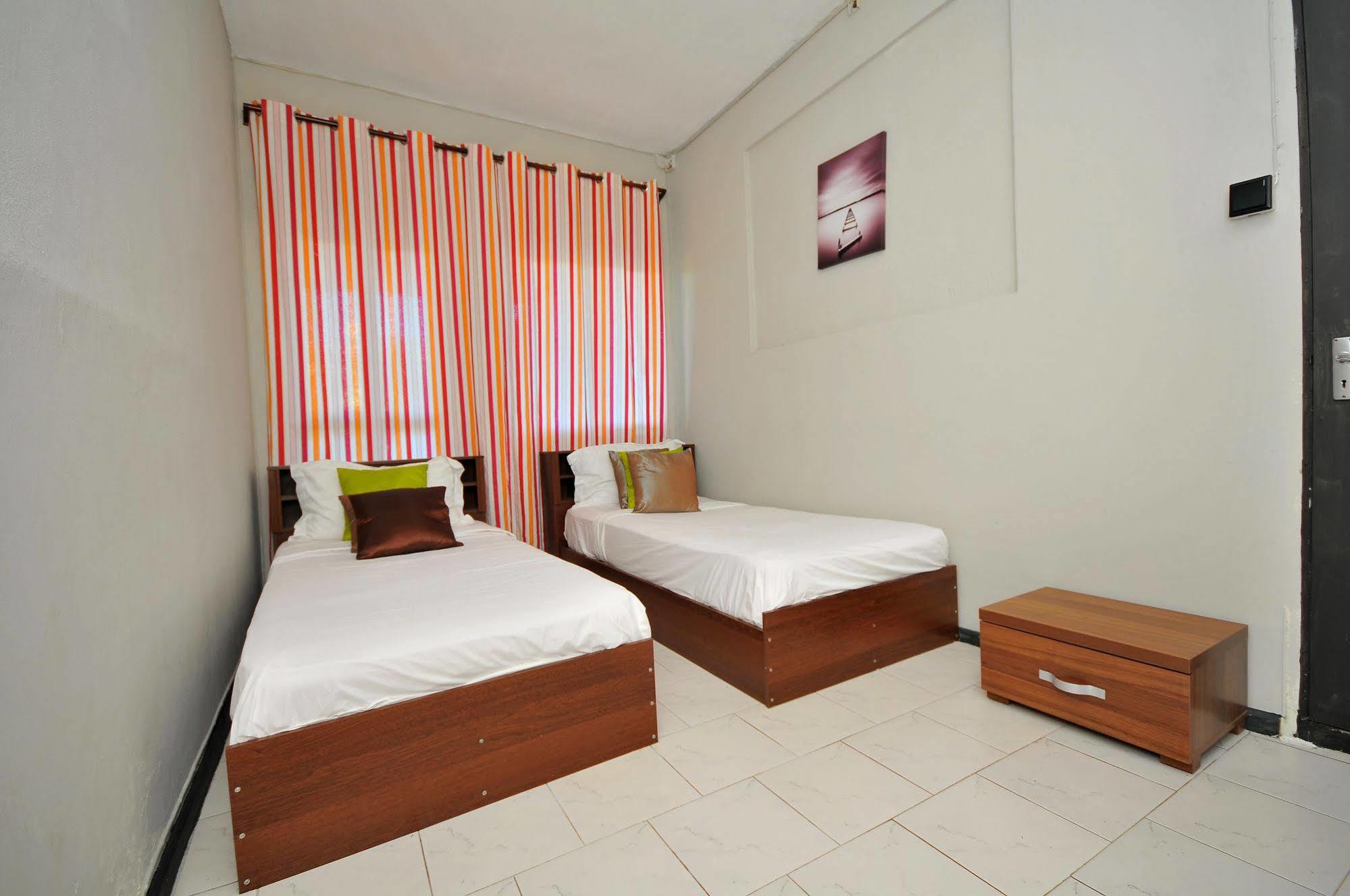 West Palm Inn Flic-en-Flacq エクステリア 写真
